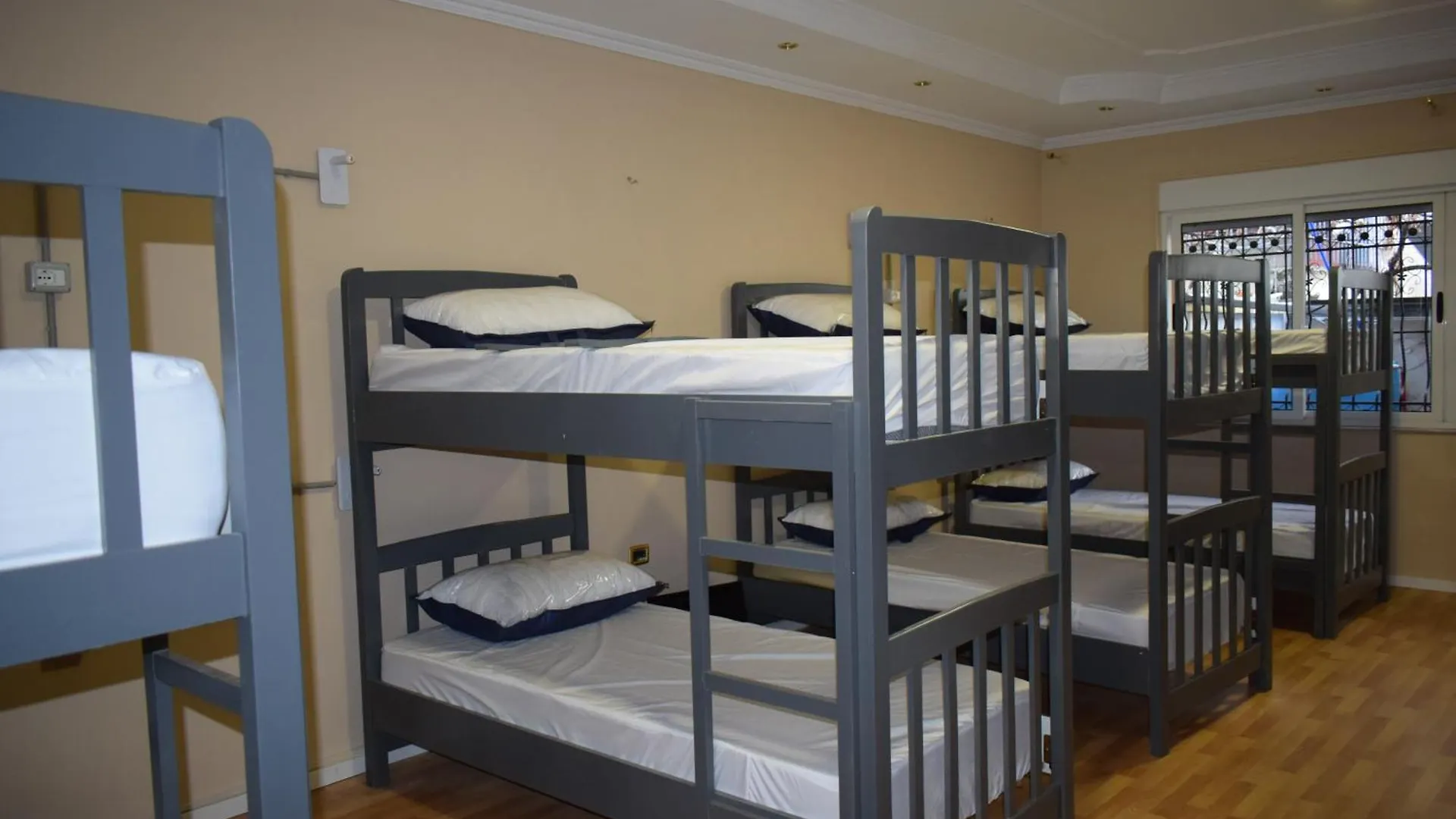 Mandarine Hostel Tirana 0*,  Albania