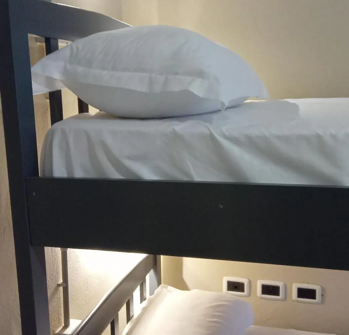 Mandarine Hostel Tirana 0*,