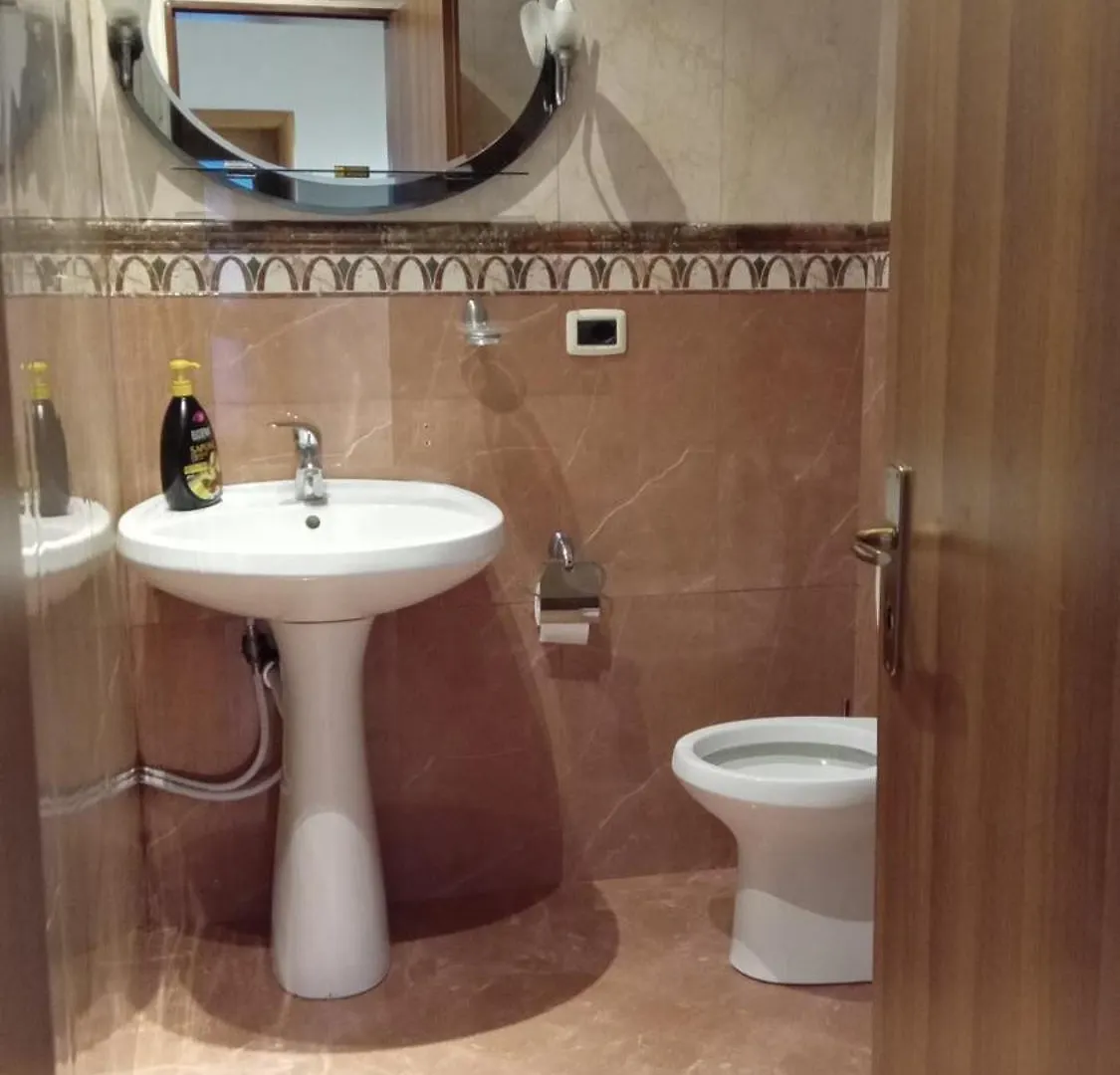 Mandarine Hostel Tirana 0*,  Albania