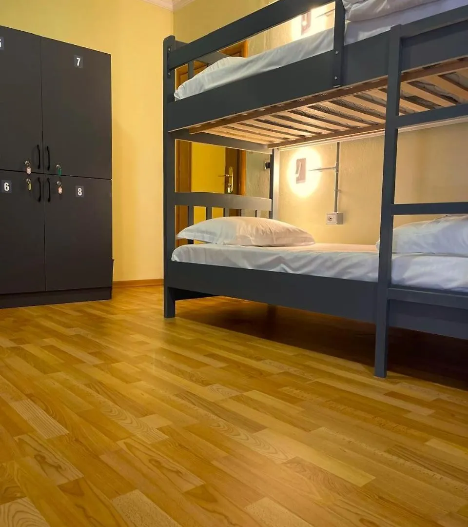 Mandarine Hostel Tirana 0*,  Albania