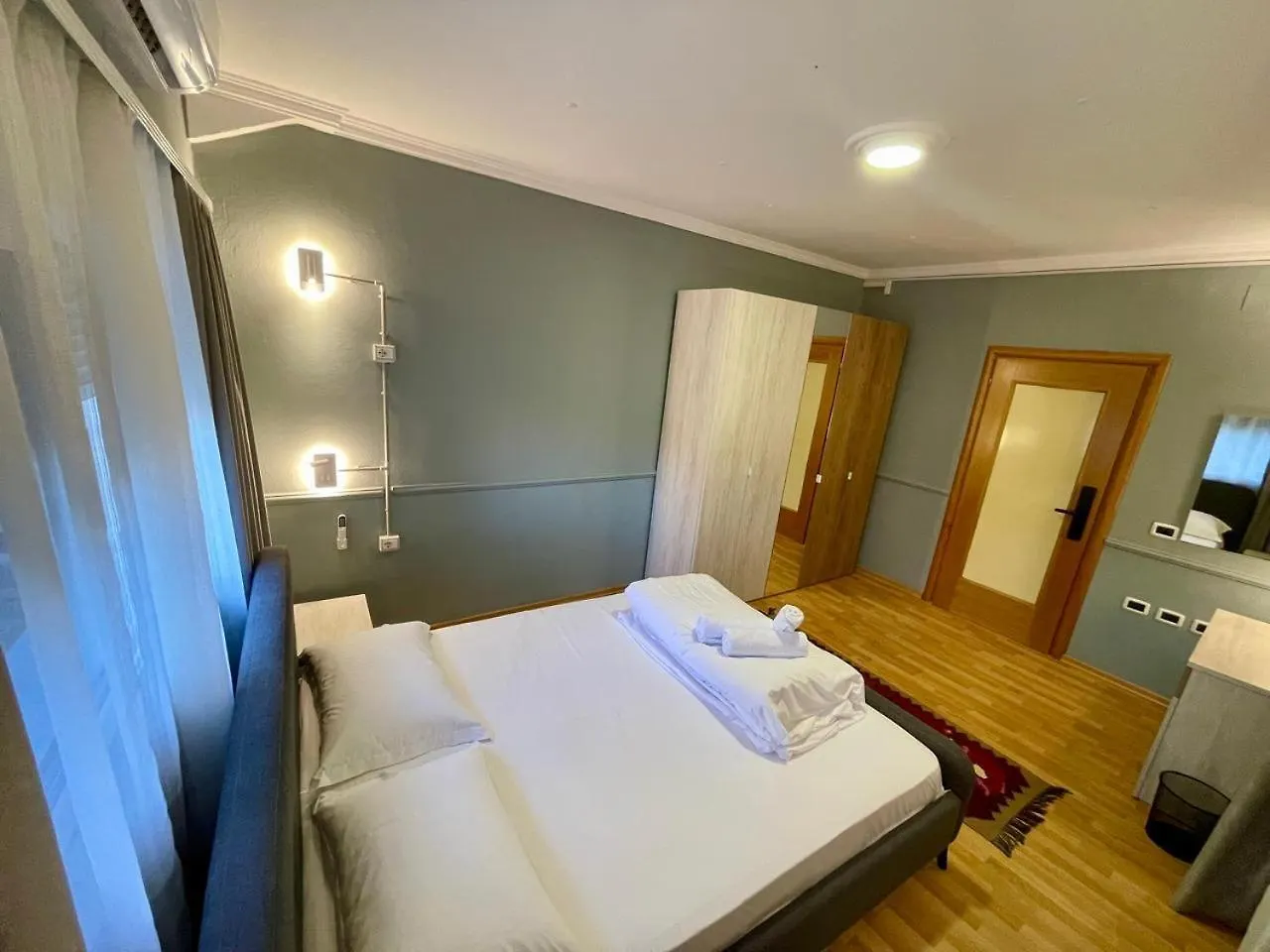 Mandarine Hostel Tirana 0*,  Albania