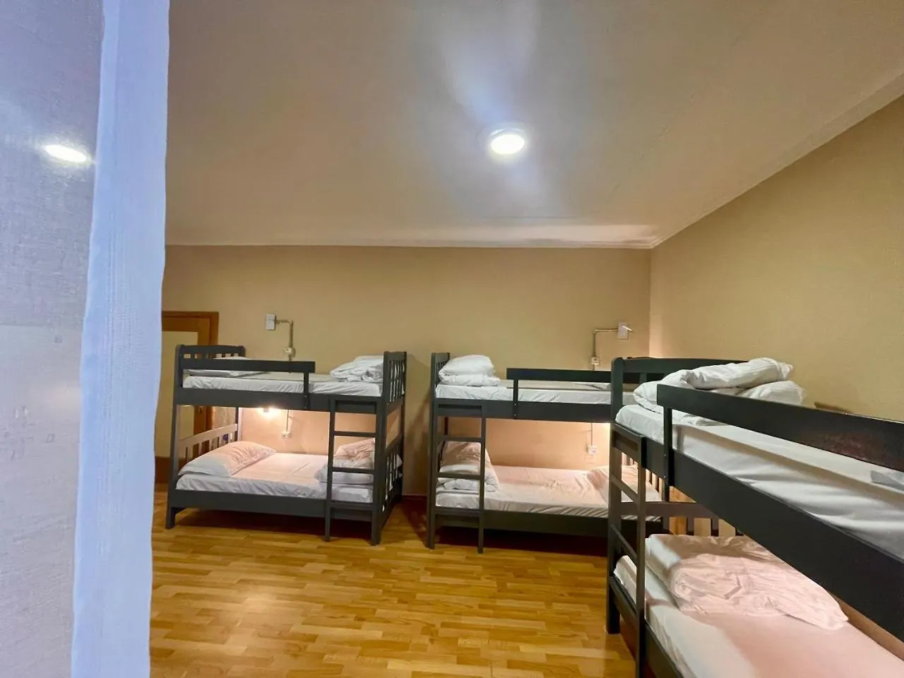 Mandarine Hostel Tirana Albania
